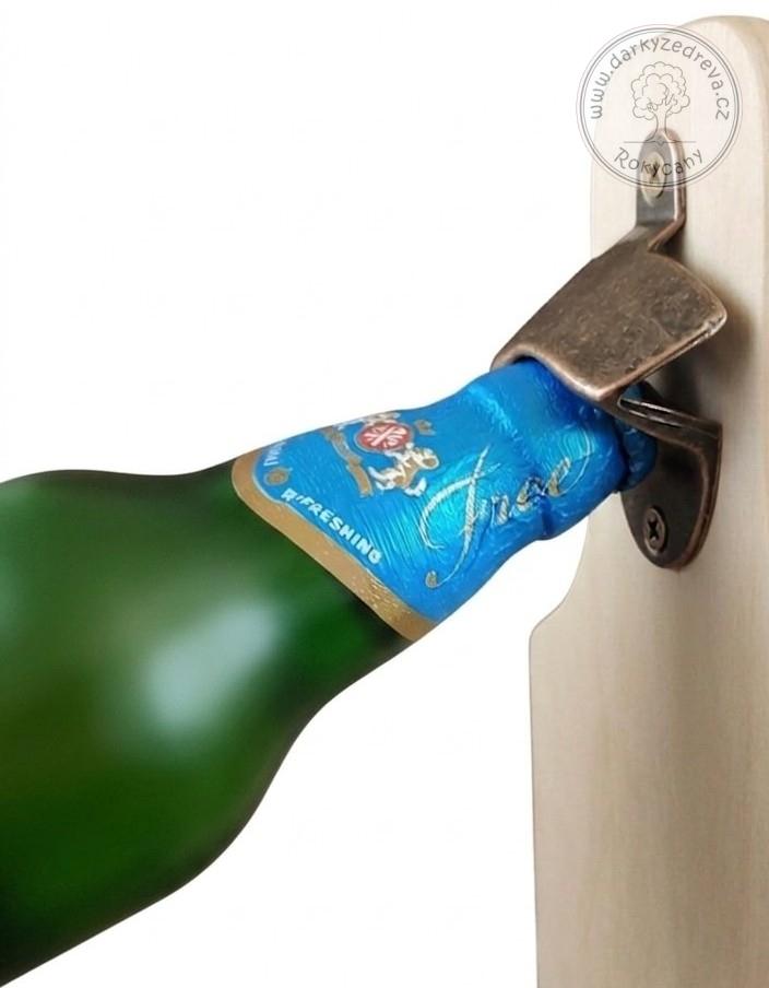 Nosič na pivo dřevěný na 10 lahví s otvírákem opalovaný